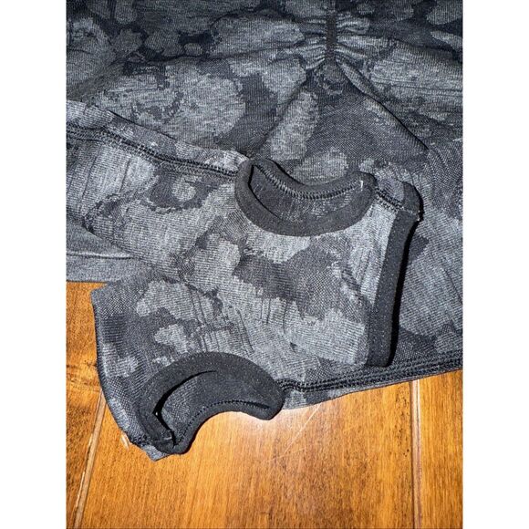 Gymshark Women’s Size XS Adapt Camo Seamless Cinch Crop Open Back Top Black EUC - Picture 4 of 7